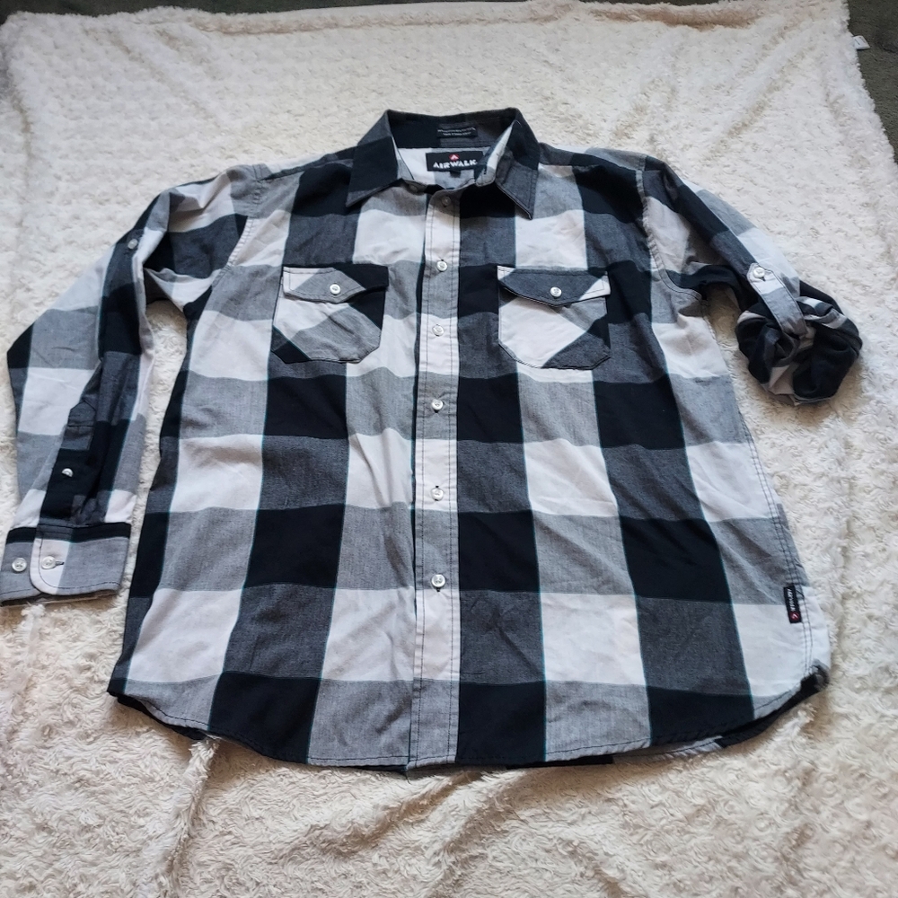 Airwalk Black & white buffalo plaid tab sleeve Button Up Large Cabincore Outdoor